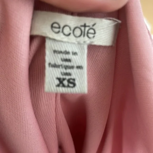 Pretty in pink- crushed velvet-like short dress. - Picture 4 of 4